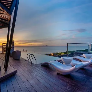 Draco & 4*, Da Nang Vietnam
